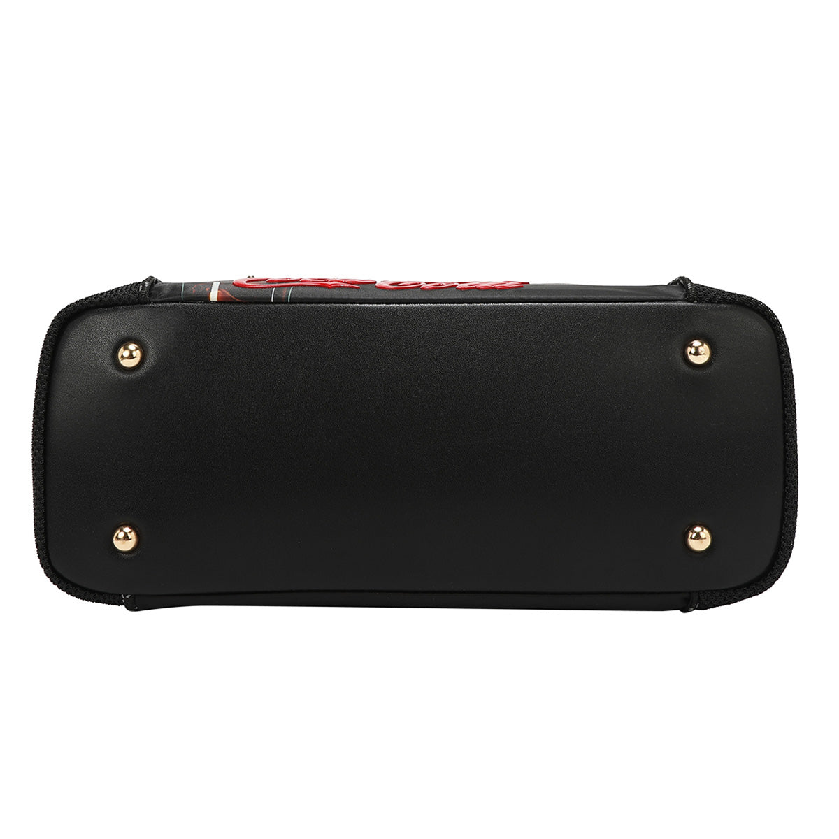 Bolsa Tipo Boston Estampado Coca Cola x Nicole Lee Color Negra  Estructura  Compartimiento Amplio, Asas y Correa ajustable y desmontable