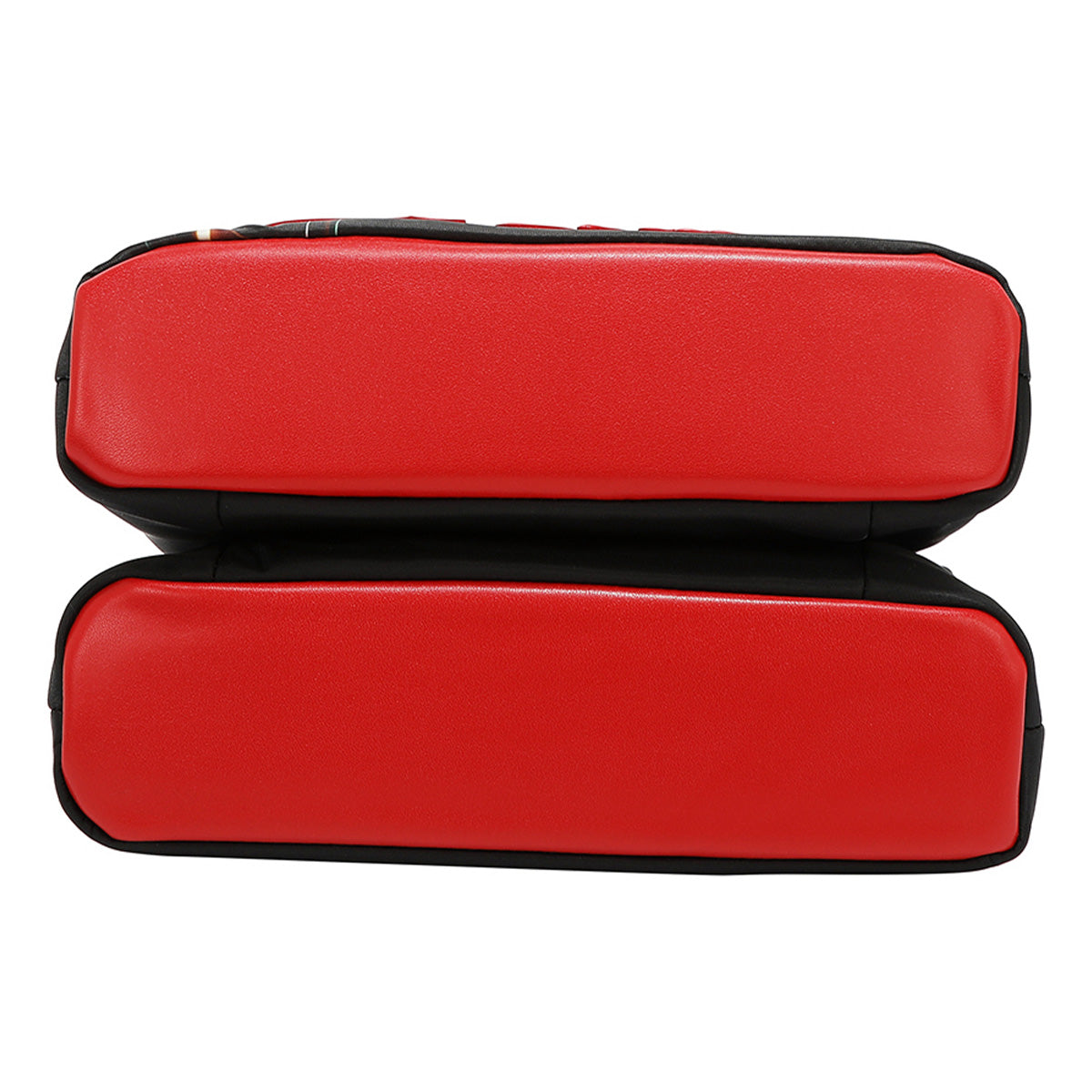 Bolsa Crossbody Estampado Coca Cola x Nicole Lee Color Negra  Estructura Doble Compartimiento y Correa Ajustable