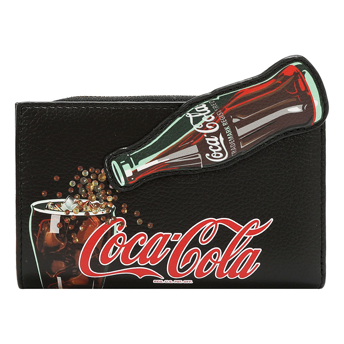 Billetera Estampado Coca Cola x Nicole Lee Color Cuero Vegano Negro Estructura de Varios Compartimientos e interior Estético